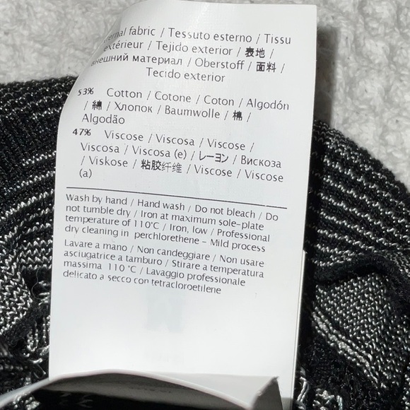 M Missoni, luxury, black & white knit sleeveless top. Made in Italy. Size 44 (8) - Picture 12 of 16